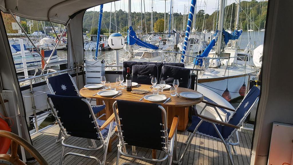 Vedette Hollandaise De 13 M Pour Sejour Insolite Hotel Nivillac Kültér fotó