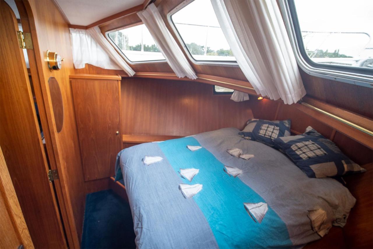 Vedette Hollandaise De 13 M Pour Sejour Insolite Hotel Nivillac Kültér fotó